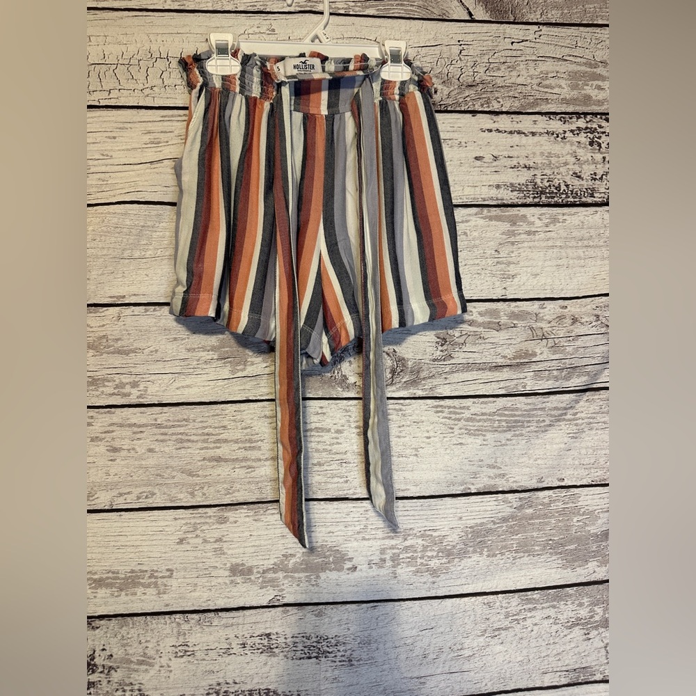 Hollister Ultra High-Rise Striped Paperbag Shorts with Tie Belt | Size S